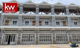 Flat house on Chea Sophara Street