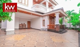 Wooden Mondern Villa for Rent