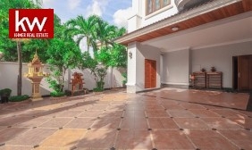Wooden Mondern Villa for Rent